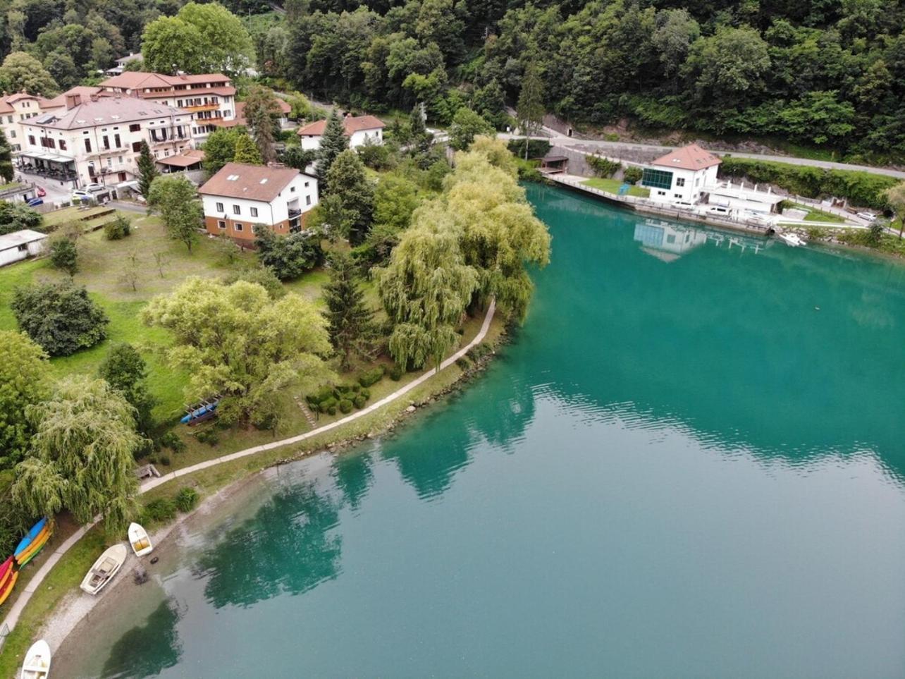 Vila Labod, Unique Villa At The Lake Most Na Soci Ngoại thất bức ảnh