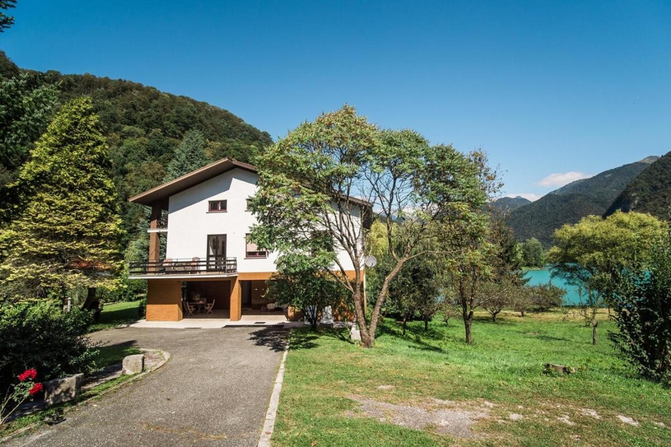 Vila Labod, Unique Villa At The Lake Most Na Soci Ngoại thất bức ảnh